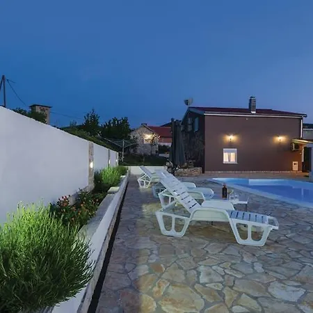 Traditional Stone House Tatil Evi Kastel Zegarski